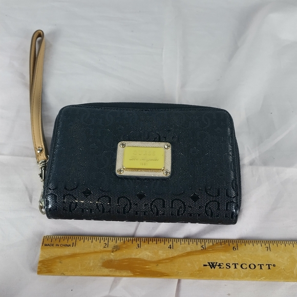 Vtg GUESS Women's Black Wallet Logo embossed Zip Organizer Wristlet Fashion - Picture 11 of 14